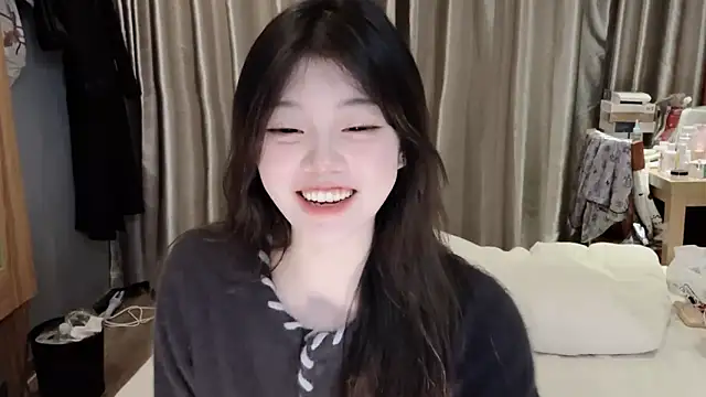 Snapshot of yangyang-1115 chatting on 03-12-25, 01:51 yangyang-1115 online show from 03-12-25, 01:51