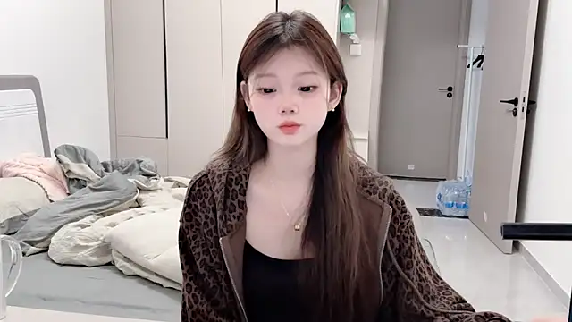 Snapshot of yangyang-1115 chatting on 09-13-25, 04:45 yangyang-1115 online show from 09-13-25, 04:45