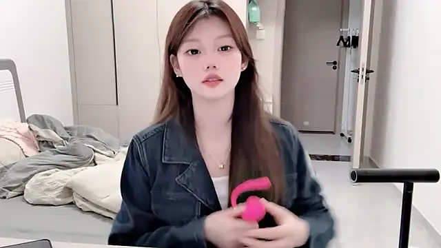 Snapshot of yangyang-1115 chatting on 09-15-25, 03:39 yangyang-1115 online show from 09-15-25, 03:39