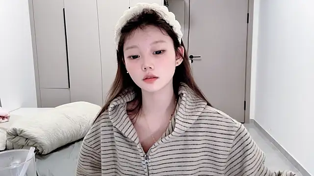 Snapshot of yangyang-1115 chatting on 10-05-25, 09:18 yangyang-1115 online show from 10-05-25, 09:18