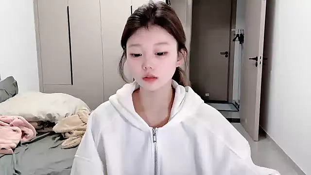 Snapshot of yangyang-1115 chatting on 10-13-25, 05:07 yangyang-1115 online show from 10-13-25, 05:07