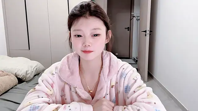 Snapshot of yangyang-1115 chatting on 10-15-25, 04:18 yangyang-1115 online show from 10-15-25, 04:18