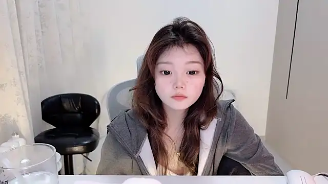 Snapshot of yangyang-1115 chatting on 11-09-25, 03:49 yangyang-1115 online show from 11-09-25, 03:49