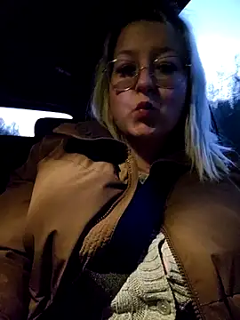 Lillyloo  online show from 03-10-25, 05:50