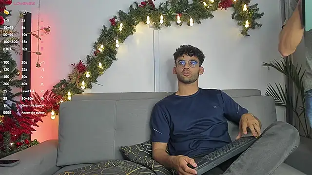 andrewChris  online show from 12-28-24, 03:58