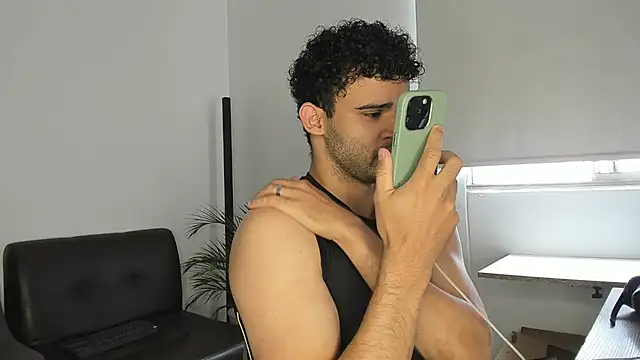 andrewChris  online show from 11-06-25, 02:07