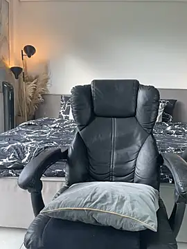 Snapshot of DimitriSullivan_ chatting on 01-14-26, 01:06 DimitriSullivan online show from 01-14-26, 01:06