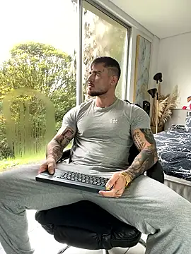 Snapshot of DimitriSullivan_ chatting on 01-15-26, 01:05 DimitriSullivan online show from 01-15-26, 01:05