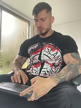 Snapshot of DimitriSullivan_ chatting on 02-03-26, 01:05 DimitriSullivan online show from 02-03-26, 01:05