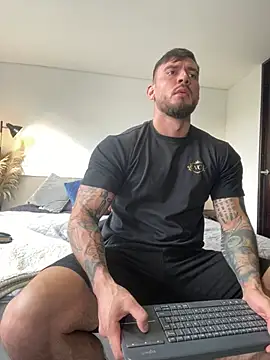 Snapshot of DimitriSullivan_ chatting on 02-11-26, 01:05 DimitriSullivan online show from 02-11-26, 01:05