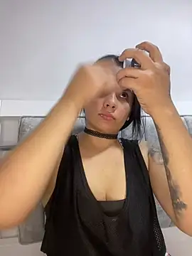 Leyna Kenet online show from 01-22-25, 01:31