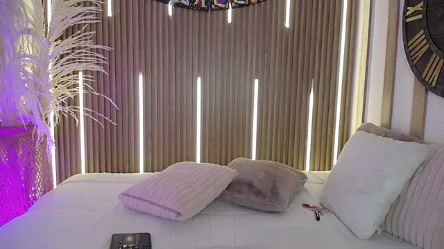 Aniie Doll online show from 10-17-25, 08:22