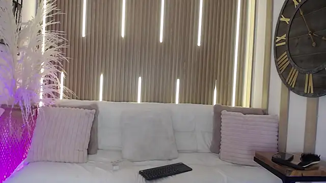 Aniie Doll online show from 11-19-25, 08:31