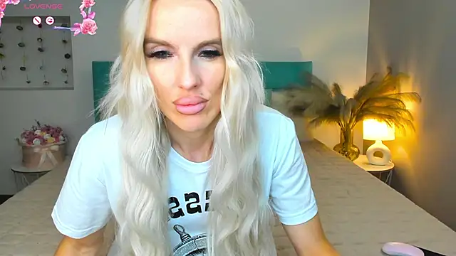 Lana kitty   online show from 09-10-25, 09:15