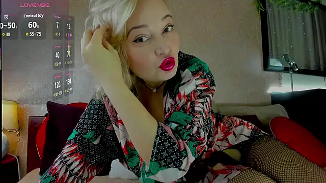 Snapshot of Milena_candyy chatting on 01-12-26, 12:16 Milena candyy online show from 01-12-26, 12:16