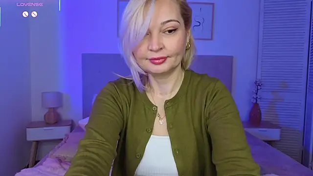 Snapshot of Milena_candyy chatting on 02-06-26, 12:37 Milena candyy online show from 02-06-26, 12:37