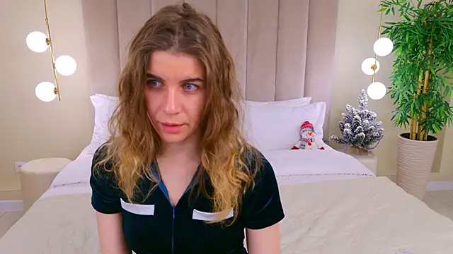 VikkiStorm online show from 12-15-24, 09:45