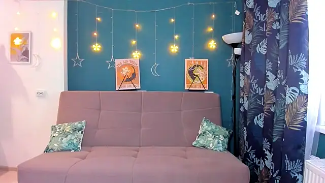 Snapshot of Xloe_Queen chatting on 12-13-24, 07:25 Xloe Queen online show from 12-13-24, 07:25