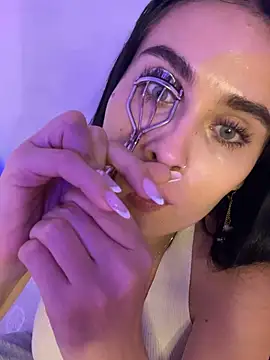 Snapshot of Aria_uwu chatting on 10-11-25, 10:47 Aria uwu online show from 10-11-25, 10:47