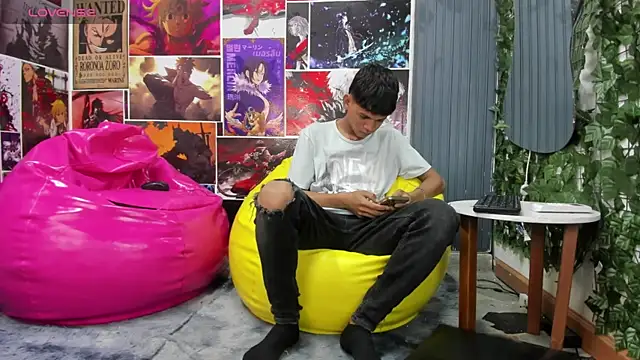 Snapshot of Jeffry_wolvess chatting on 01-13-25, 12:35 Jeffry wolvess online show from 01-13-25, 12:35