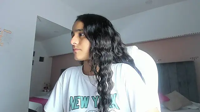 Giselle Roldan online show from 09-26-25, 04:05