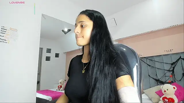 Giselle Roldan online show from 10-23-25, 05:18