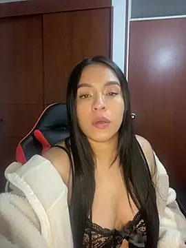 Snapshot of Alice_taylor1_ chatting on 01-08-25, 02:57 Alice taylor1 online show from 01-08-25, 02:57