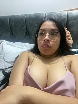 Snapshot of Alice_taylor1_ chatting on 01-10-25, 01:42 Alice taylor1 online show from 01-10-25, 01:42