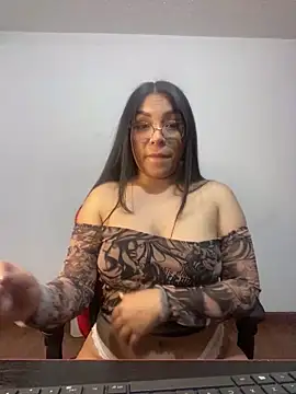 Snapshot of Alice_taylor1_ chatting on 01-31-25, 04:03 Alice taylor1 online show from 01-31-25, 04:03