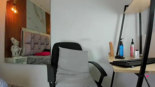 Snapshot of _Brihan chatting on 12-14-24, 01:39 Brihan online show from 12-14-24, 01:39