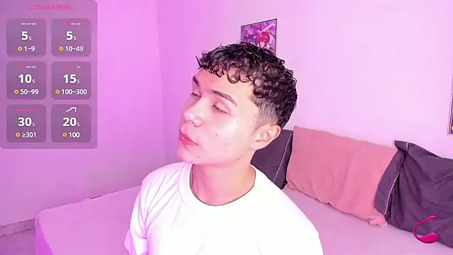 Snapshot of crushnier chatting on 03-13-25, 06:23 crushnier online show from 03-13-25, 06:23