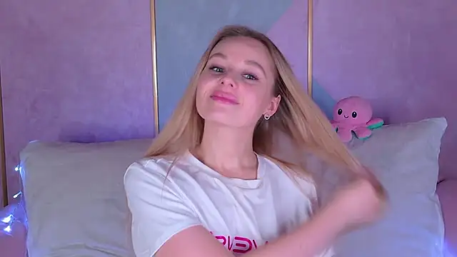 BeatriceEsmont online show from 01-14-25, 02:40