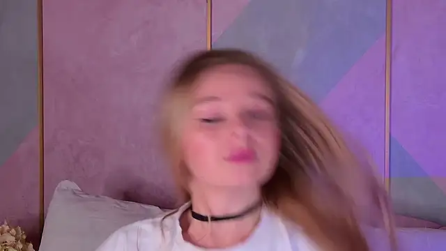 BeatriceEsmont online show from 03-07-25, 12:58