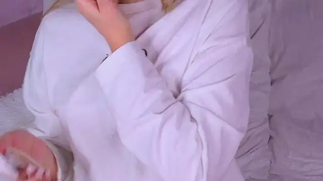 BeatriceEsmont online show from 10-27-25, 07:29