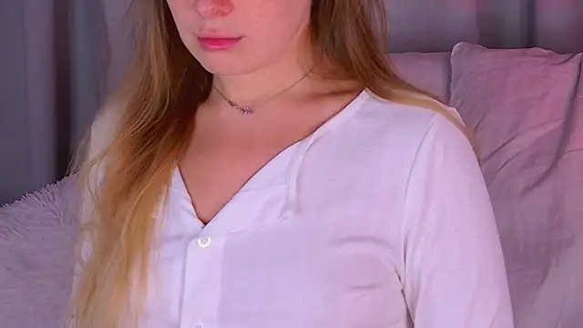 BeatriceEsmont online show from 11-03-25, 07:26