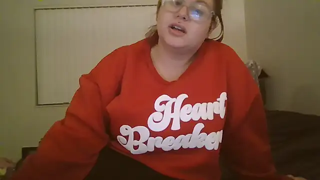 Snapshot of HoneyBear19 chatting on 02-15-25, 05:19 HoneyBear19 online show from 02-15-25, 05:19