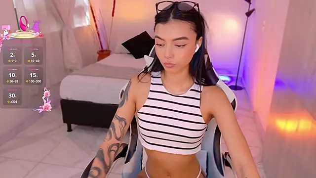 AnabelWolf online show from 10-15-25, 04:51