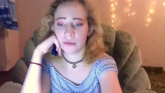 Snapshot of MelxMellie chatting on 02-05-25, 01:58 MelxMellie online show from 02-05-25, 01:58