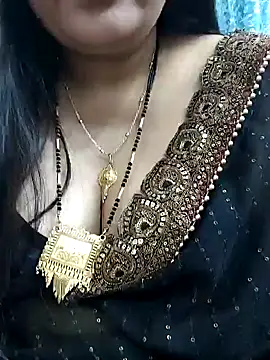 Snapshot of Mayuri77 chatting on 02-06-25, 08:23 Mayuri77 online show from 02-06-25, 08:23