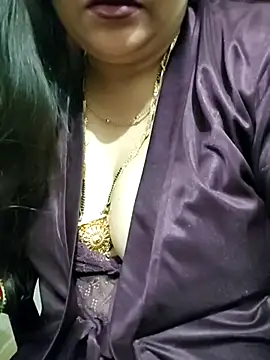 Snapshot of Mayuri77 chatting on 02-26-25, 06:21 Mayuri77 online show from 02-26-25, 06:21