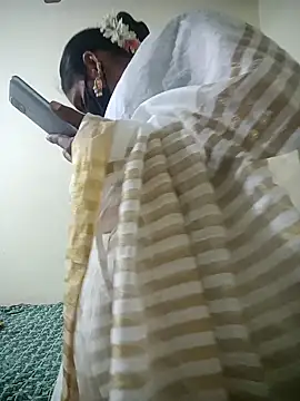 Snapshot of Cute-chinny chatting on 01-31-25, 04:48 Cute-chinny online show from 01-31-25, 04:48