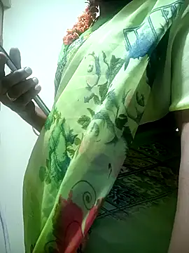 Snapshot of Cute-chinny chatting on 02-05-25, 02:16 Cute-chinny online show from 02-05-25, 02:16