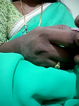 Snapshot of Cute-chinny chatting on 02-08-25, 01:33 Cute-chinny online show from 02-08-25, 01:33