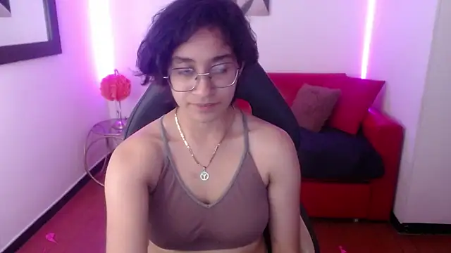 Lili Gomez  online show from 02-02-25, 04:43