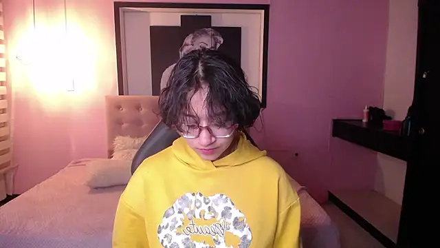 Lili Gomez  online show from 11-09-25, 01:20