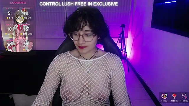 Lili Gomez  online show from 11-28-25, 01:47