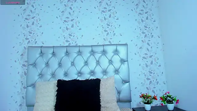 Snapshot of candymery chatting on 01-04-25, 07:34 candymery online show from 01-04-25, 07:34
