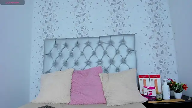 Snapshot of candymery chatting on 02-19-25, 07:38 candymery online show from 02-19-25, 07:38