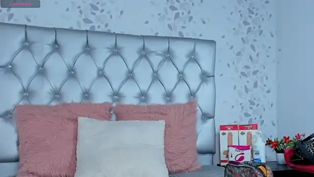 Snapshot of candymery chatting on 03-14-25, 07:34 candymery online show from 03-14-25, 07:34