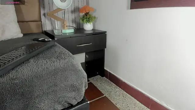 Snapshot of candymery chatting on 10-06-25, 07:22 candymery online show from 10-06-25, 07:22
